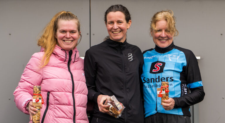 Esther Strijker triomfeert in de categorie Dames MTB tijdens Run Bike Run Nijkerk